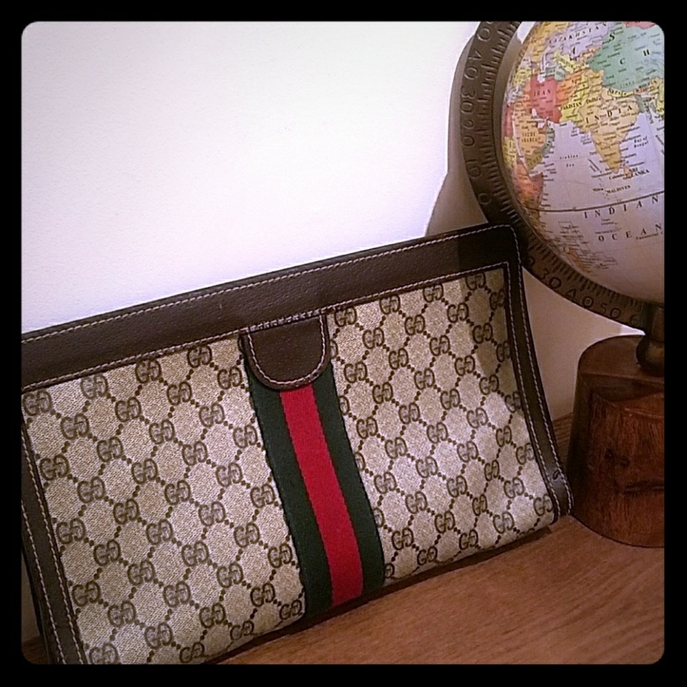 Gucci cosmetic clutch
